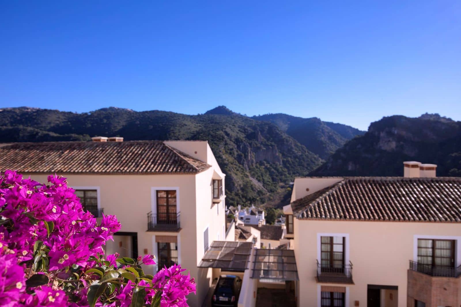 4 bedroom Townhouse for sale in Benahavis with pool - € 525,000 (Ref: 9812526)