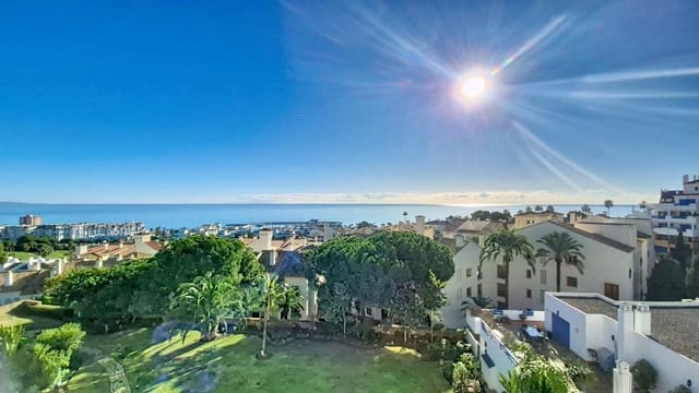 3 soveværelse Penthouse til salg i La Duquesa / Puerto de la Duquesa, Manilva med swimmingpool - € 395.000 (Ref: 9812529)
