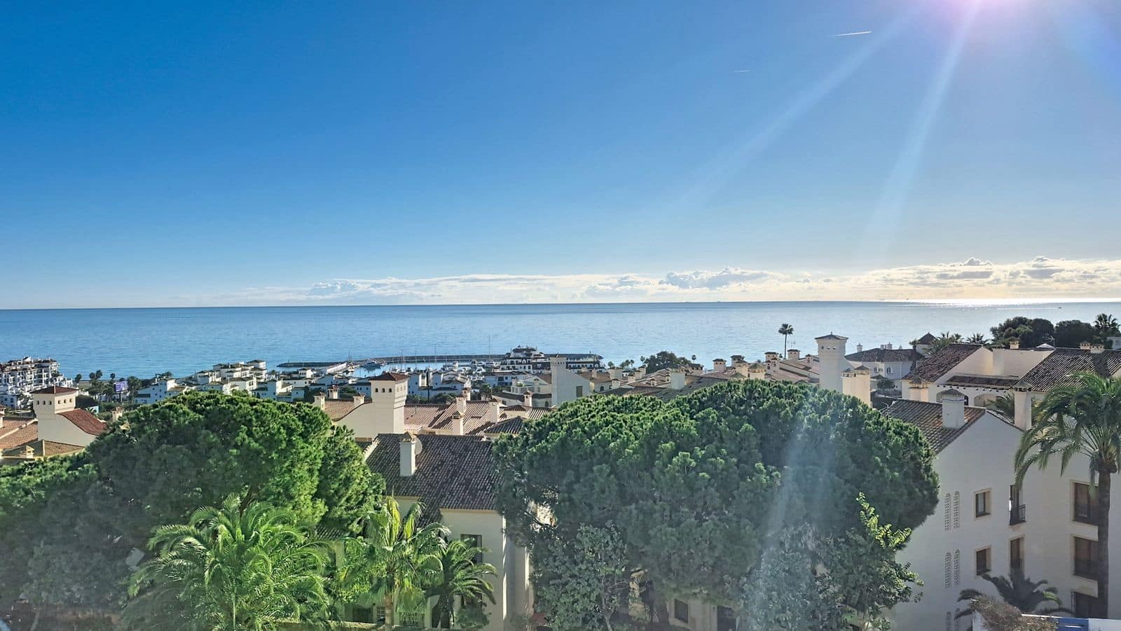 3 soveværelse Penthouse til salg i La Duquesa / Puerto de la Duquesa med swimmingpool - € 395.000 (Ref: 9812529)