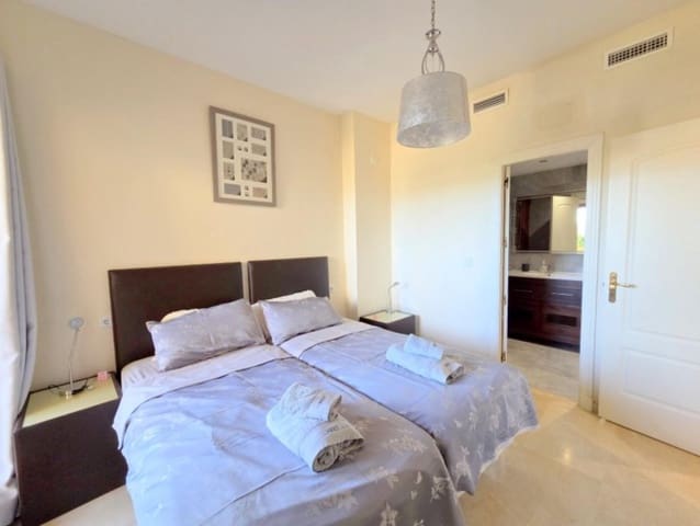 2 sypialnia Apartament na sprzedaż w La Duquesa / Puerto de la Duquesa, Manilva z basenem - 265 000 € (Ref: 9812532)