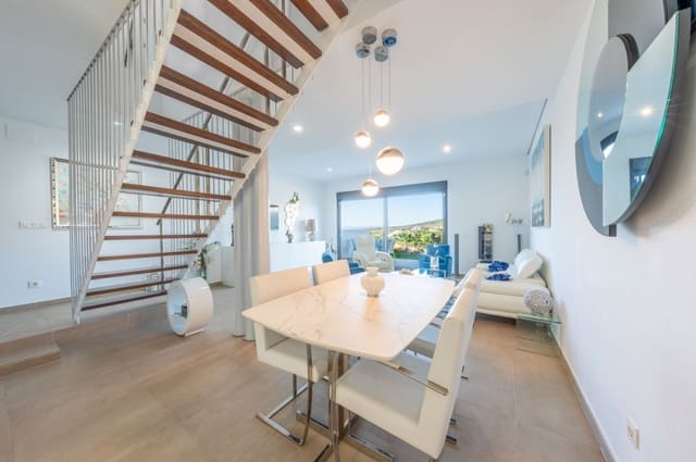 3 makuuhuone Omakotitalo myytävänä paikassa Manilva mukana uima-altaan - 465 000 € (Ref: 9812533)