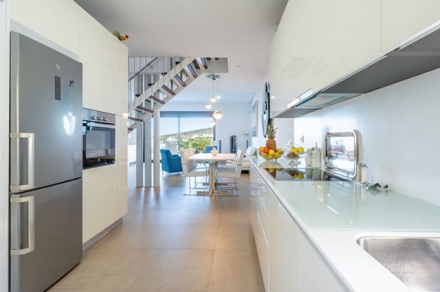 3 makuuhuone Omakotitalo myytävänä paikassa Manilva mukana uima-altaan - 465 000 € (Ref: 9812533)