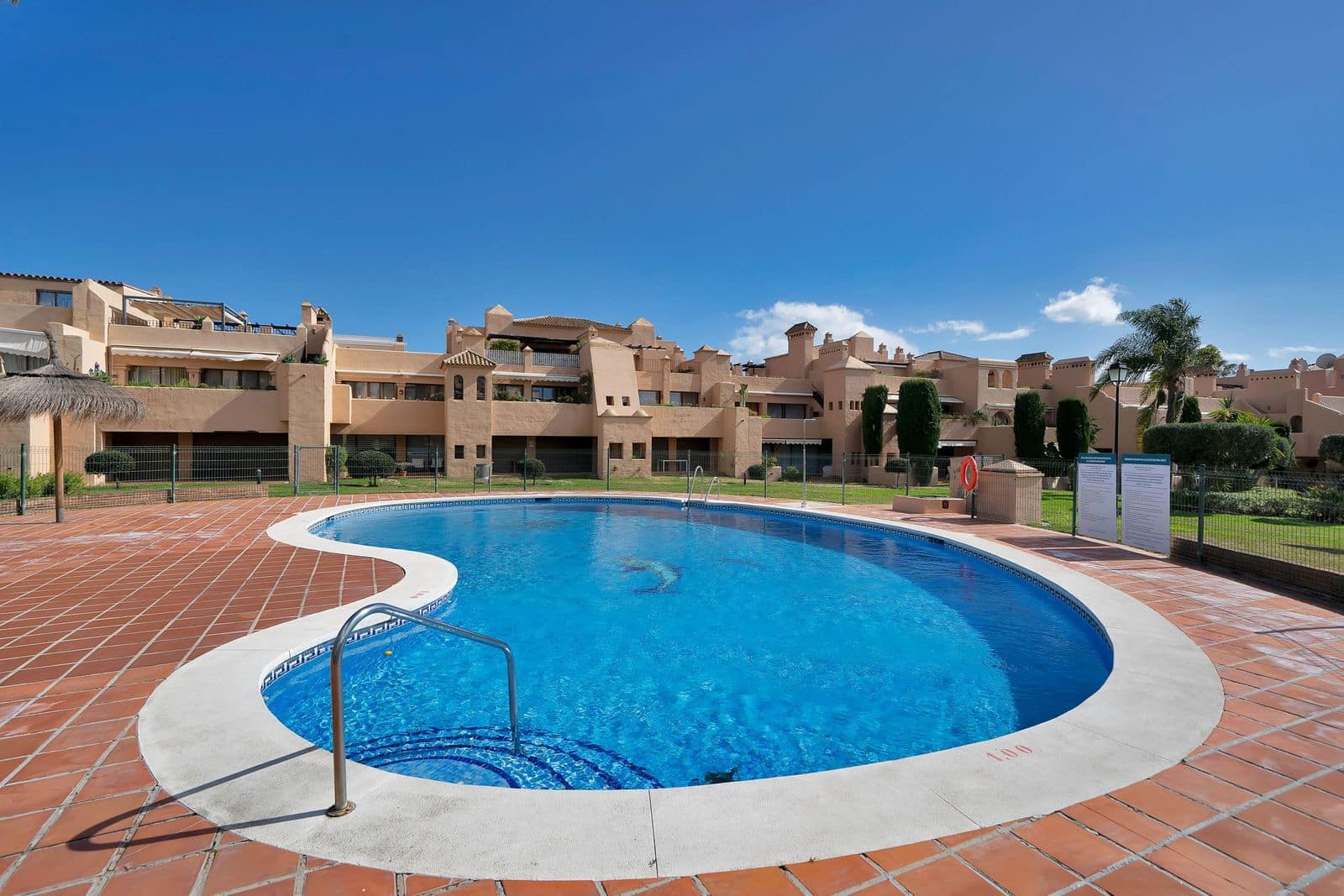 2 Zimmer Apartment zu verkaufen in Estepona mit Pool - 371.175 € (Ref: 9812534)