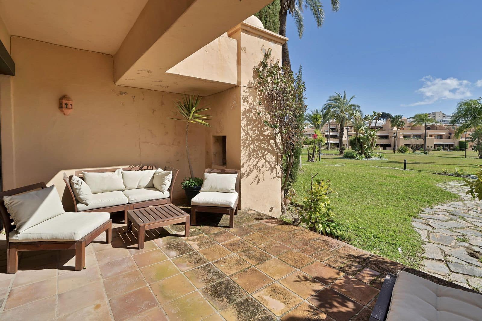 2 Zimmer Apartment zu verkaufen in Estepona mit Pool - 371.175 € (Ref: 9812534)