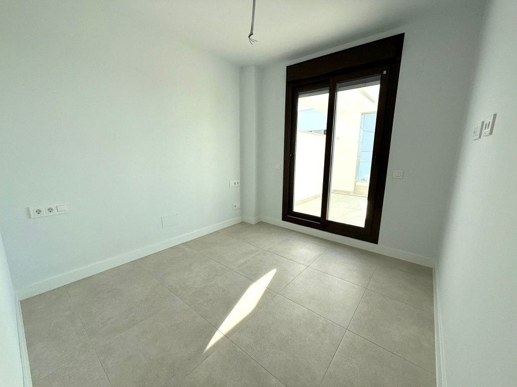 2 slaapkamer Appartement te koop in Estepona met zwembad - € 460.000 (Ref: 9812535)