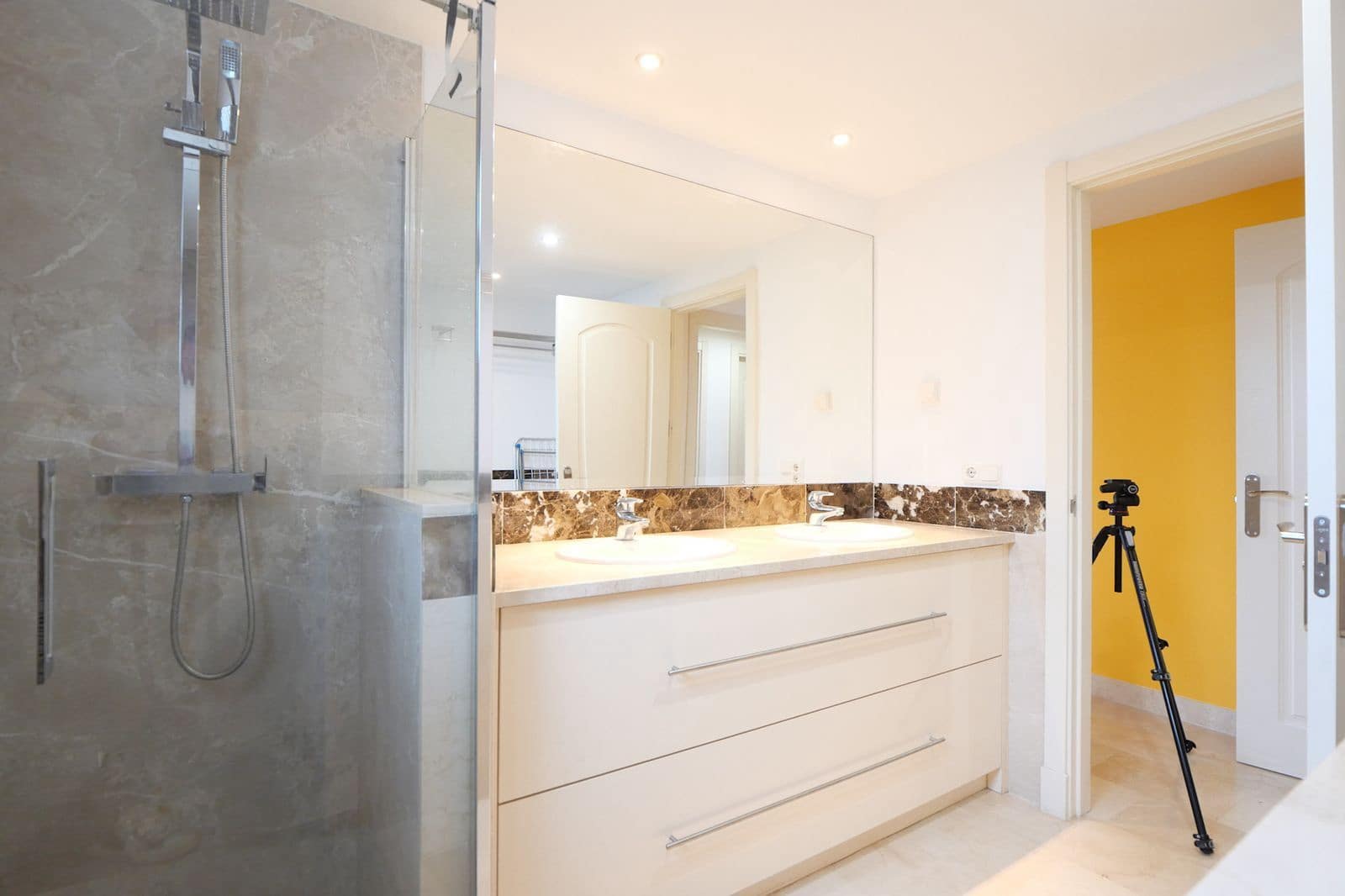 2 Zimmer Apartment zu verkaufen in Calahonda mit Pool - 369.920 € (Ref: 9812536)