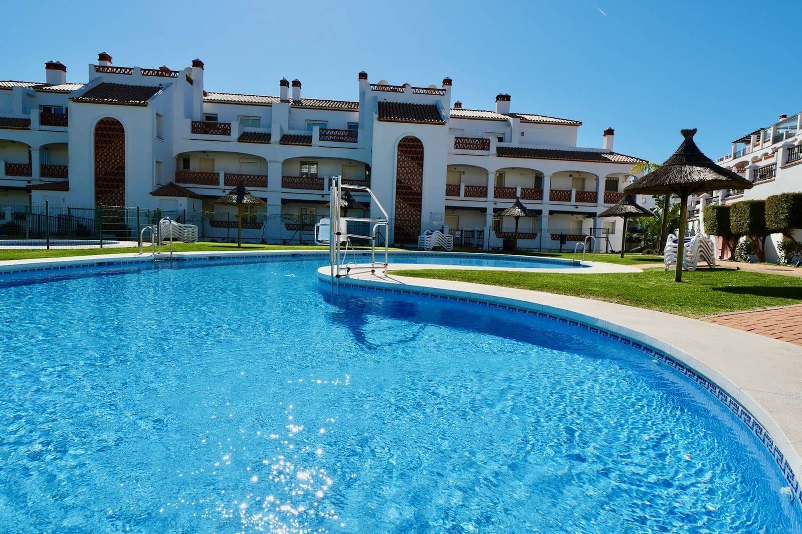 2 Zimmer Apartment zu verkaufen in Calahonda mit Pool - 369.920 € (Ref: 9812536)