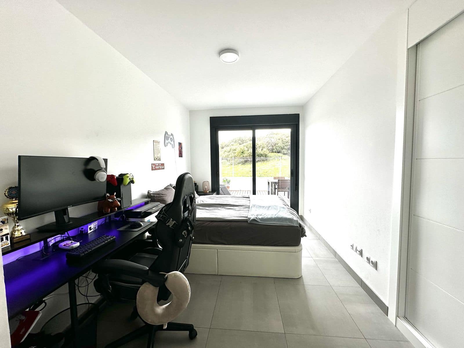 2 chambre Appartement à vendre à La Duquesa / Puerto de la Duquesa avec piscine garage - 375 000 € (Ref: 9812537)