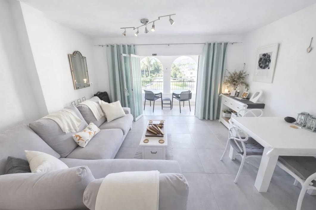 Apartamento de 2 habitaciones en La Duquesa / Puerto de la Duquesa en venta - 310.000 € (Ref: 9812539)