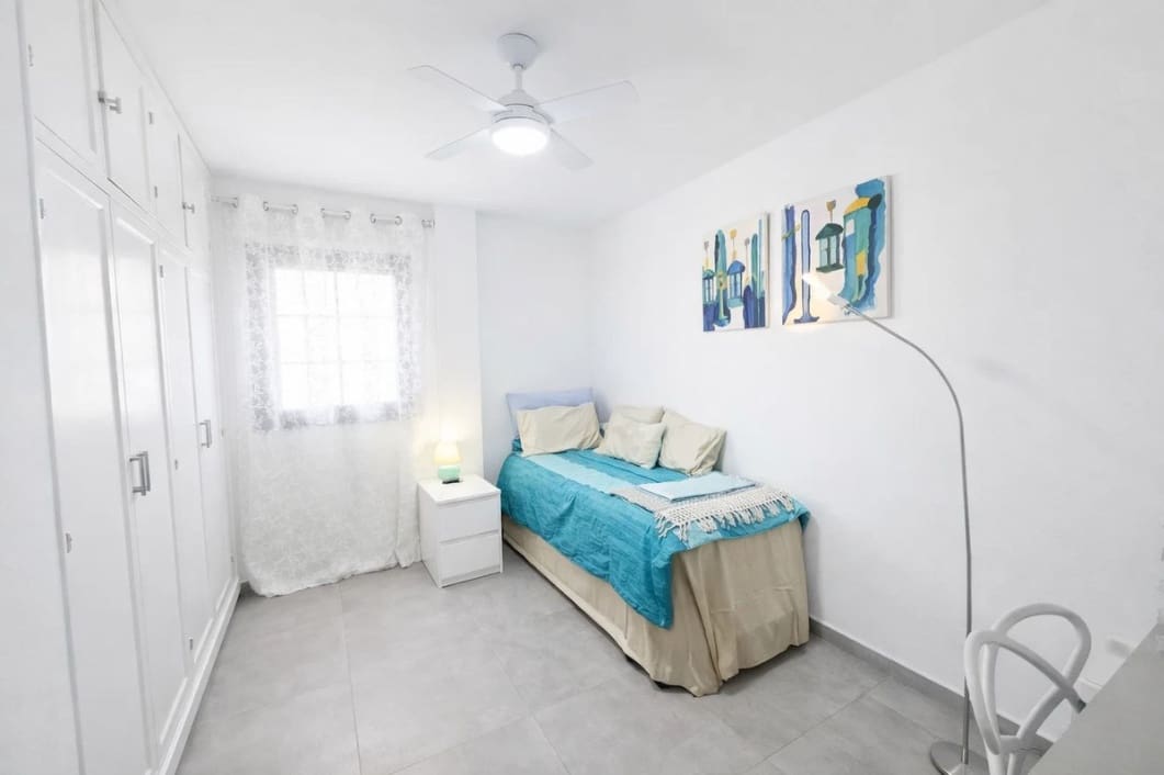 Apartamento de 2 habitaciones en La Duquesa / Puerto de la Duquesa en venta - 310.000 € (Ref: 9812539)