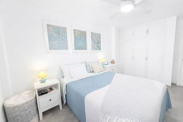 Apartamento de 2 habitaciones en La Duquesa / Puerto de la Duquesa, Manilva en venta - 310.000 € (Ref: 9812539)