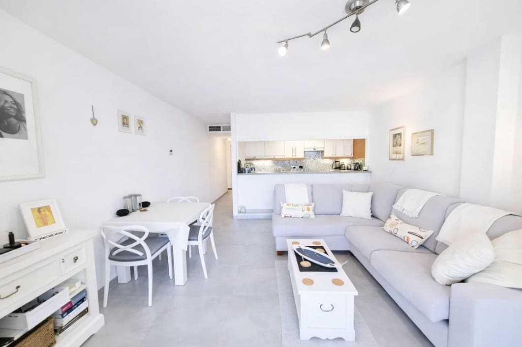 Apartamento de 2 habitaciones en La Duquesa / Puerto de la Duquesa en venta - 310.000 € (Ref: 9812539)