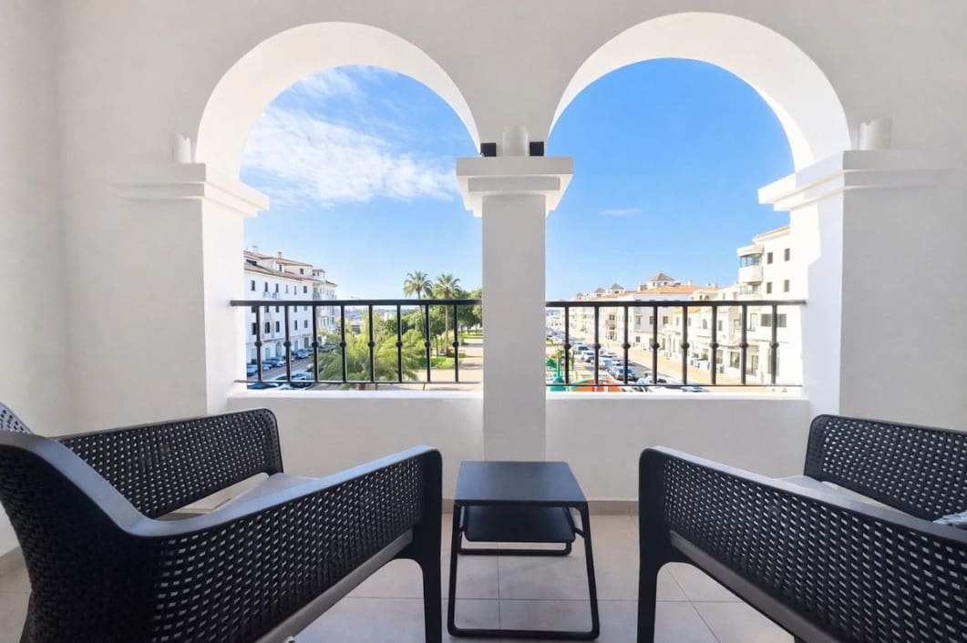 Apartamento de 2 habitaciones en La Duquesa / Puerto de la Duquesa en venta - 310.000 € (Ref: 9812539)