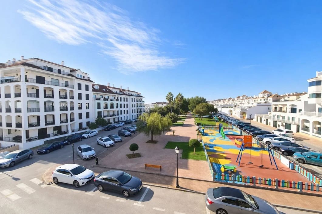 Apartamento de 2 habitaciones en La Duquesa / Puerto de la Duquesa en venta - 310.000 € (Ref: 9812539)