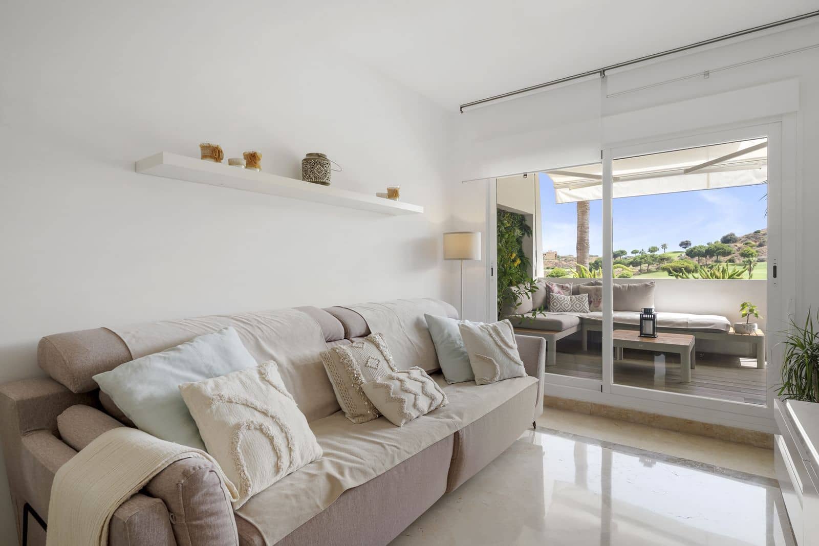2 Zimmer Apartment zu verkaufen in La Cala de Mijas mit Pool - 295.000 € (Ref: 9812547)