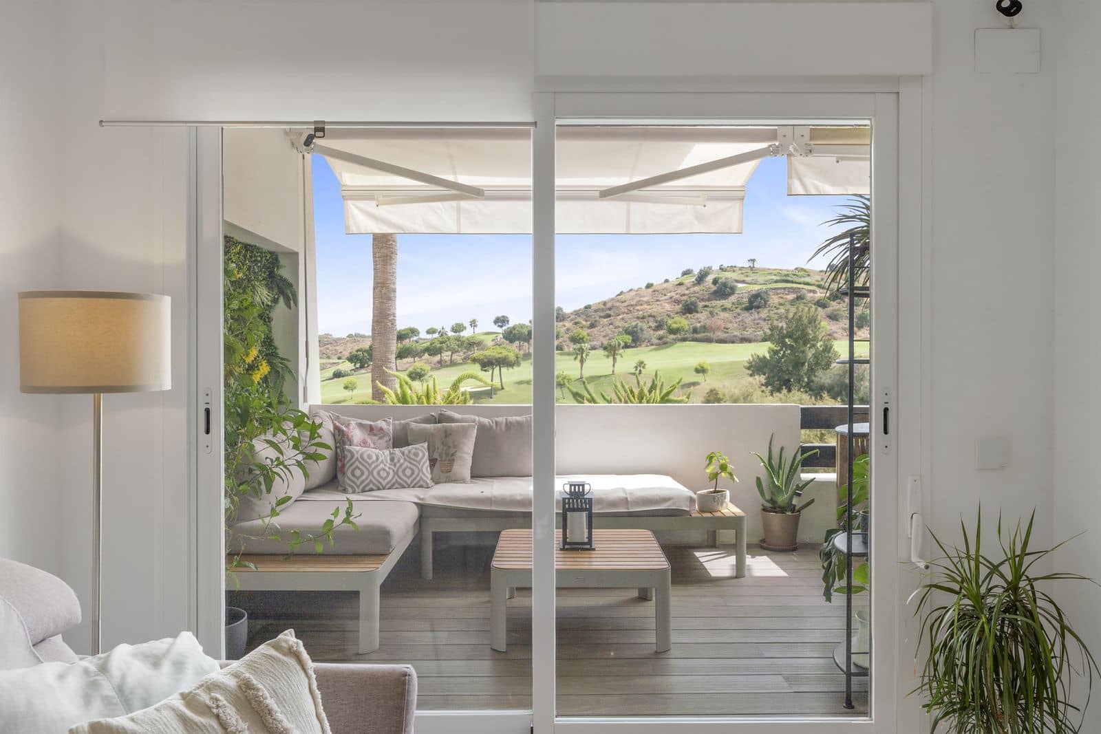 2 Zimmer Apartment zu verkaufen in La Cala de Mijas mit Pool - 295.000 € (Ref: 9812547)
