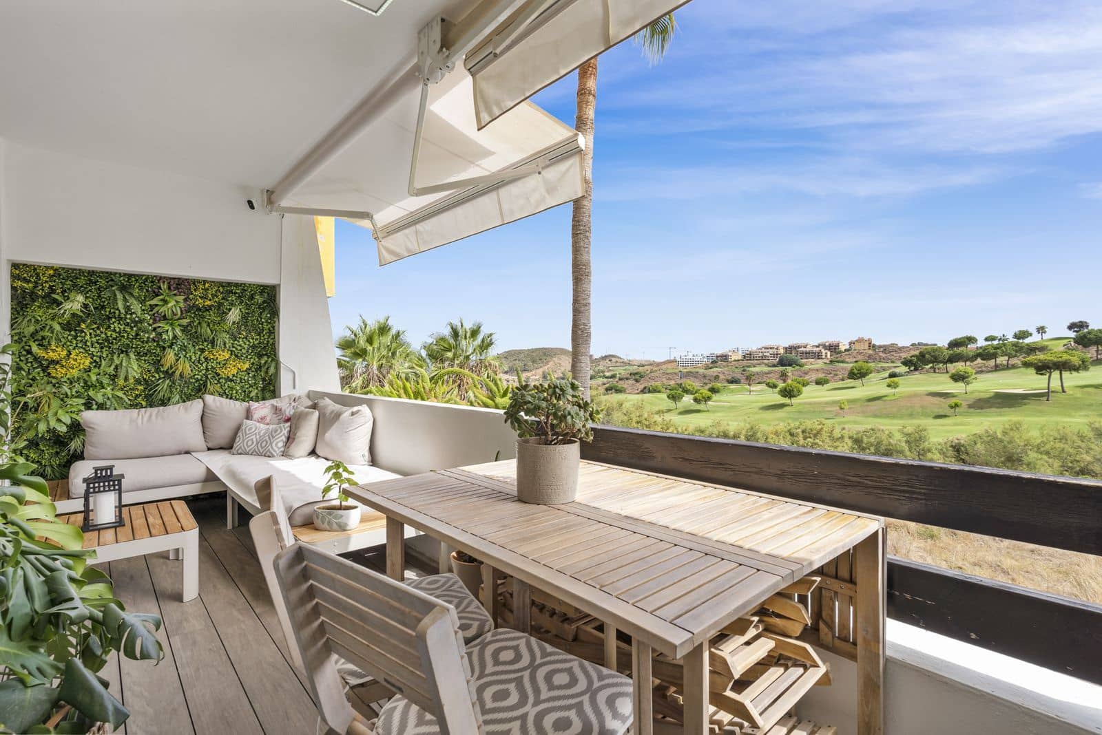 2 Zimmer Apartment zu verkaufen in La Cala de Mijas mit Pool - 295.000 € (Ref: 9812547)