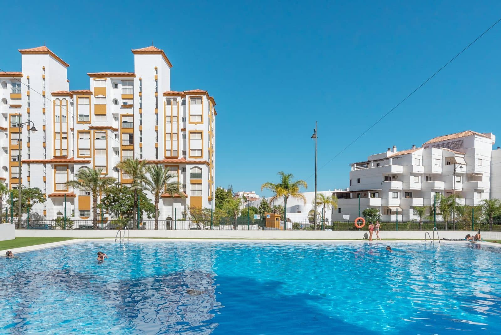 2 bedroom Apartment for sale in Estepona with pool - € 399,000 (Ref: 9812552)