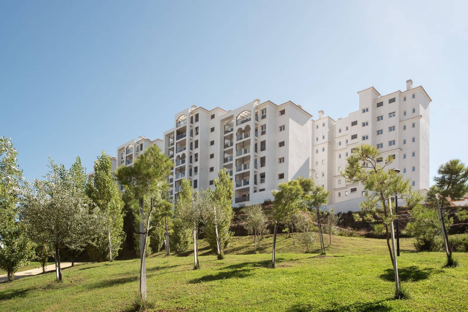 2 bedroom Apartment for sale in Estepona with pool - € 399,000 (Ref: 9812552)