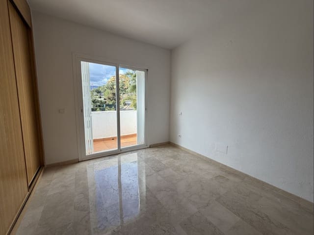 3 makuuhuone Kattohuoneisto myytävänä paikassa Selwo, Estepona mukana uima-altaan 
autotalli - 375 000 € (Ref: 9812574)