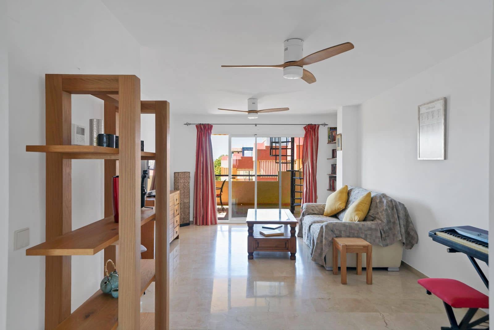 2 sypialnia Penthouse na sprzedaż w Estepona z basenem - 365 000 € (Ref: 9812576)
