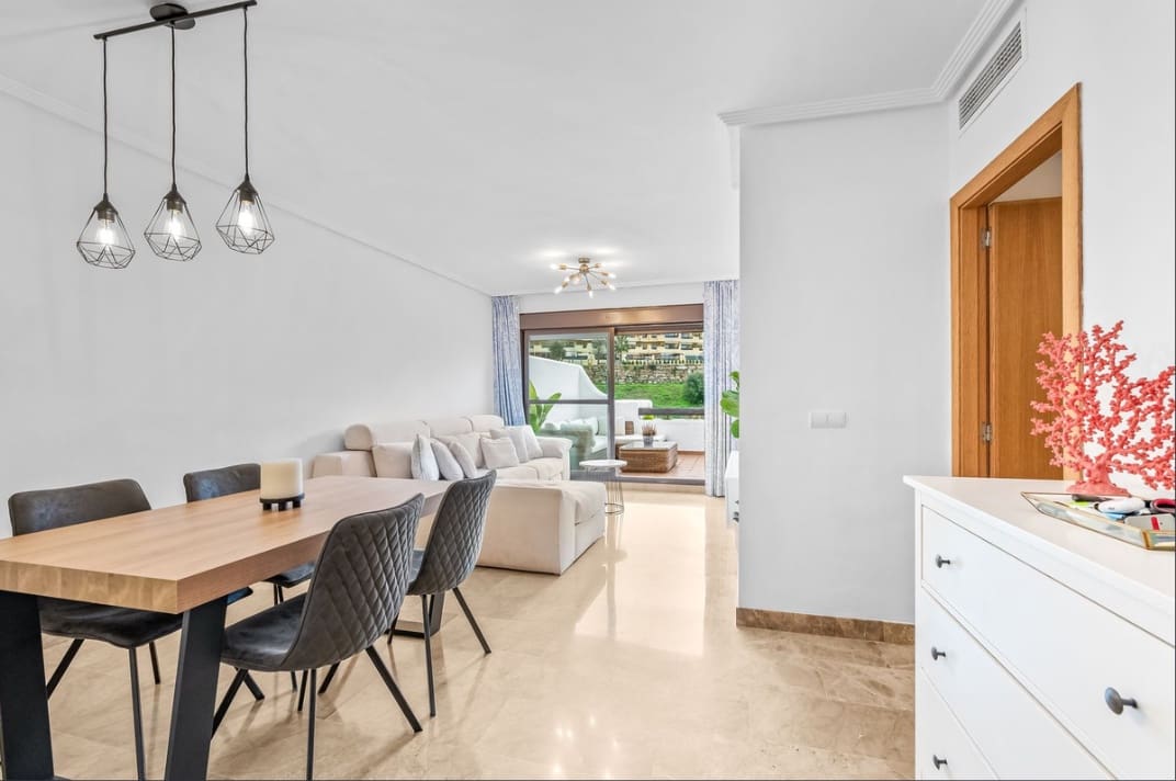 2 quarto Apartamento para venda em Estepona com piscina - 380 000 € (Ref: 9812584)