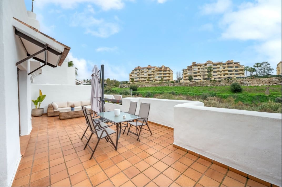 2 quarto Apartamento para venda em Estepona com piscina - 380 000 € (Ref: 9812584)
