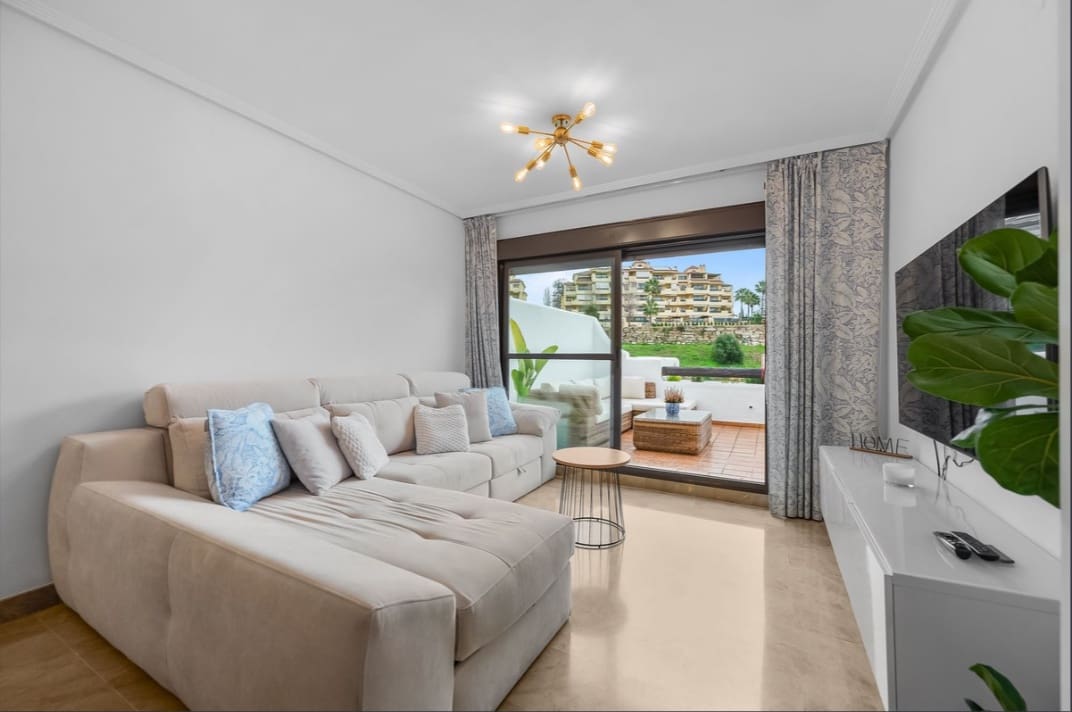 2 quarto Apartamento para venda em Estepona com piscina - 380 000 € (Ref: 9812584)
