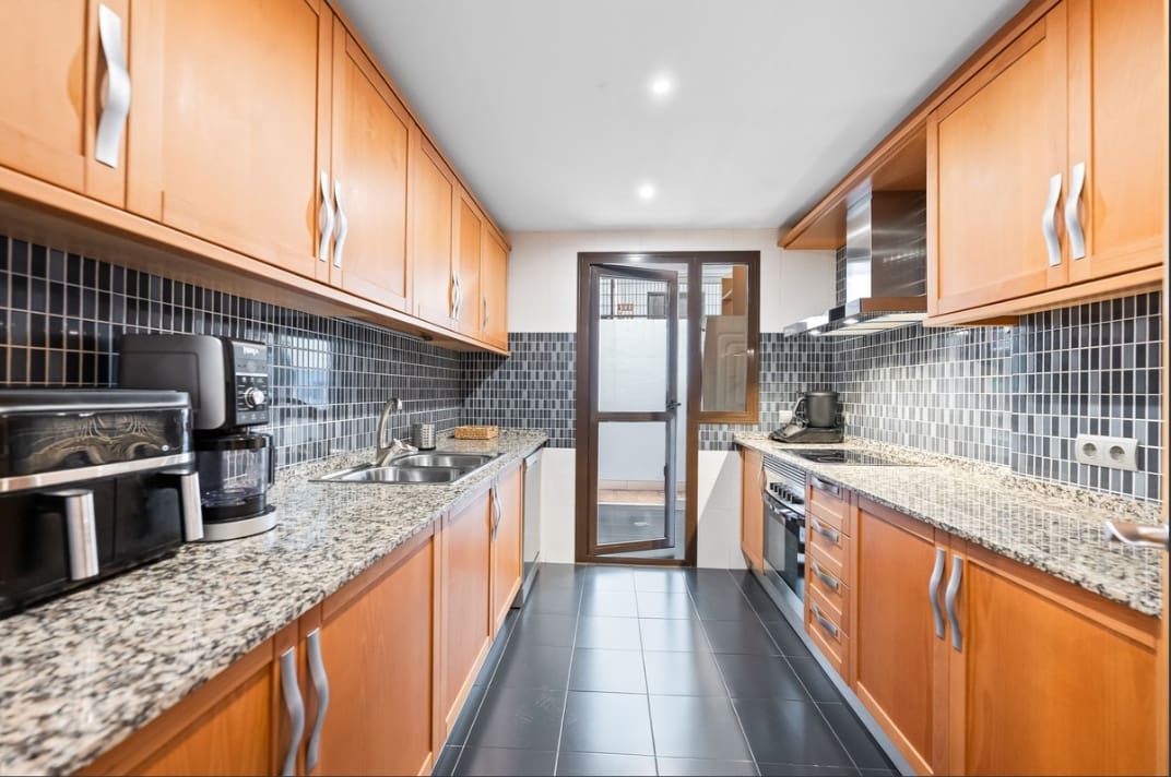 2 quarto Apartamento para venda em Estepona com piscina - 380 000 € (Ref: 9812584)