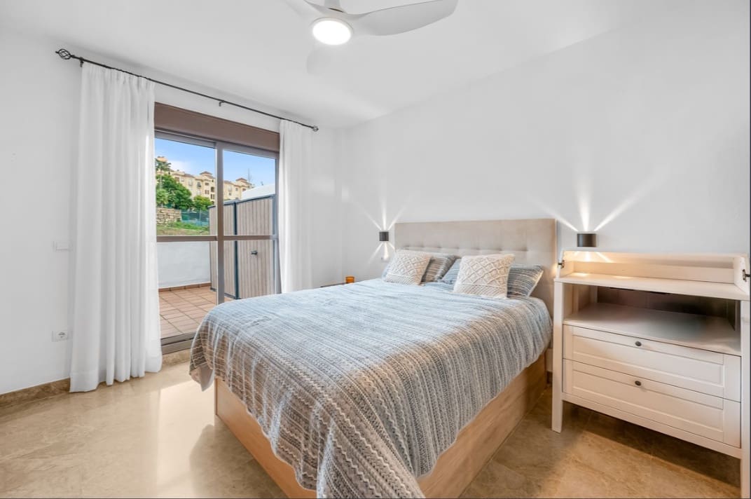 2 quarto Apartamento para venda em Estepona com piscina - 380 000 € (Ref: 9812584)
