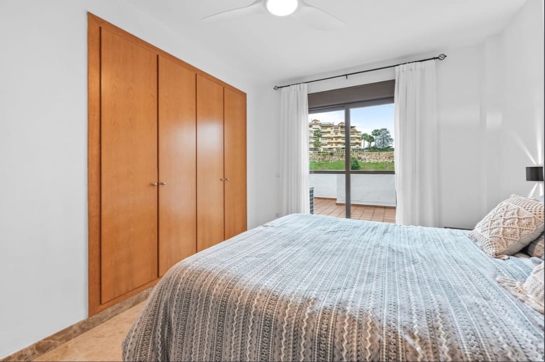2 quarto Apartamento para venda em Estepona com piscina - 380 000 € (Ref: 9812584)