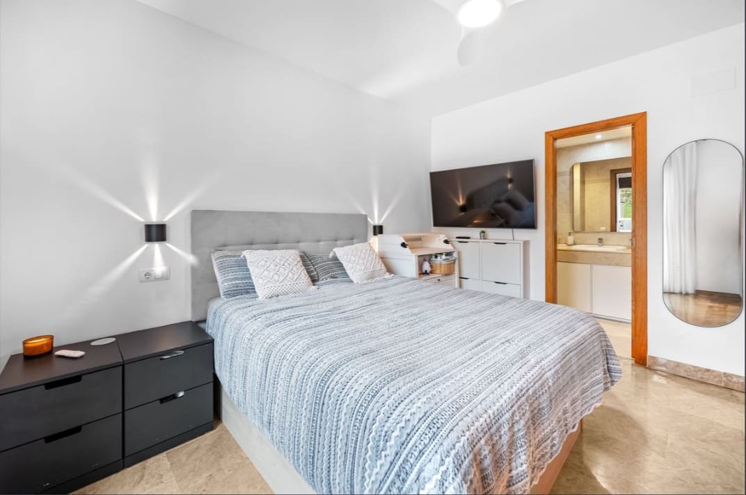 2 quarto Apartamento para venda em Estepona com piscina - 380 000 € (Ref: 9812584)