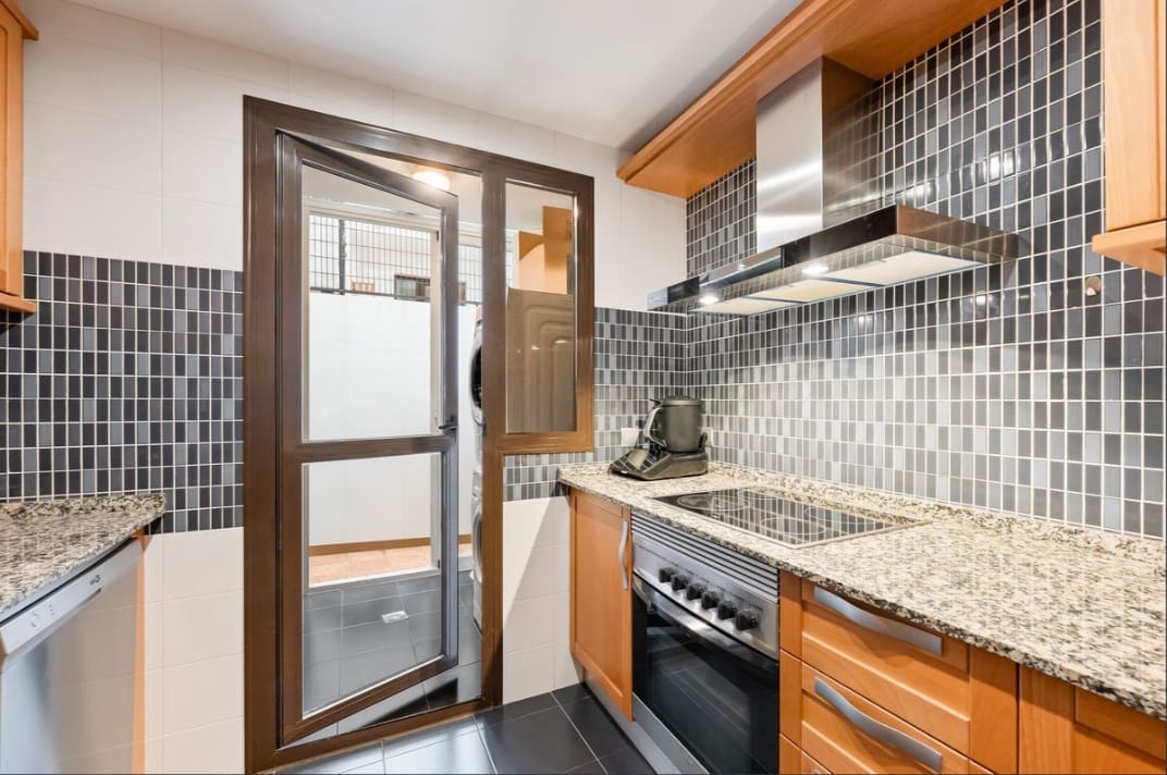 2 quarto Apartamento para venda em Estepona com piscina - 380 000 € (Ref: 9812584)