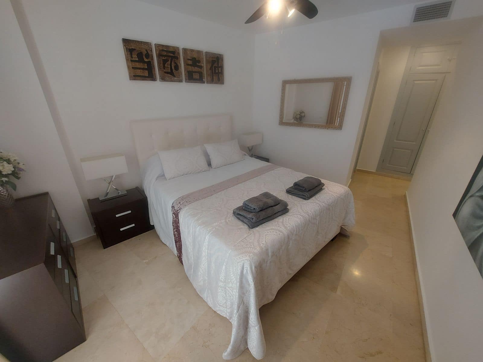 3 sypialnia Apartament na sprzedaż w La Duquesa / Puerto de la Duquesa z basenem garażem - 299 000 € (Ref: 9812592)