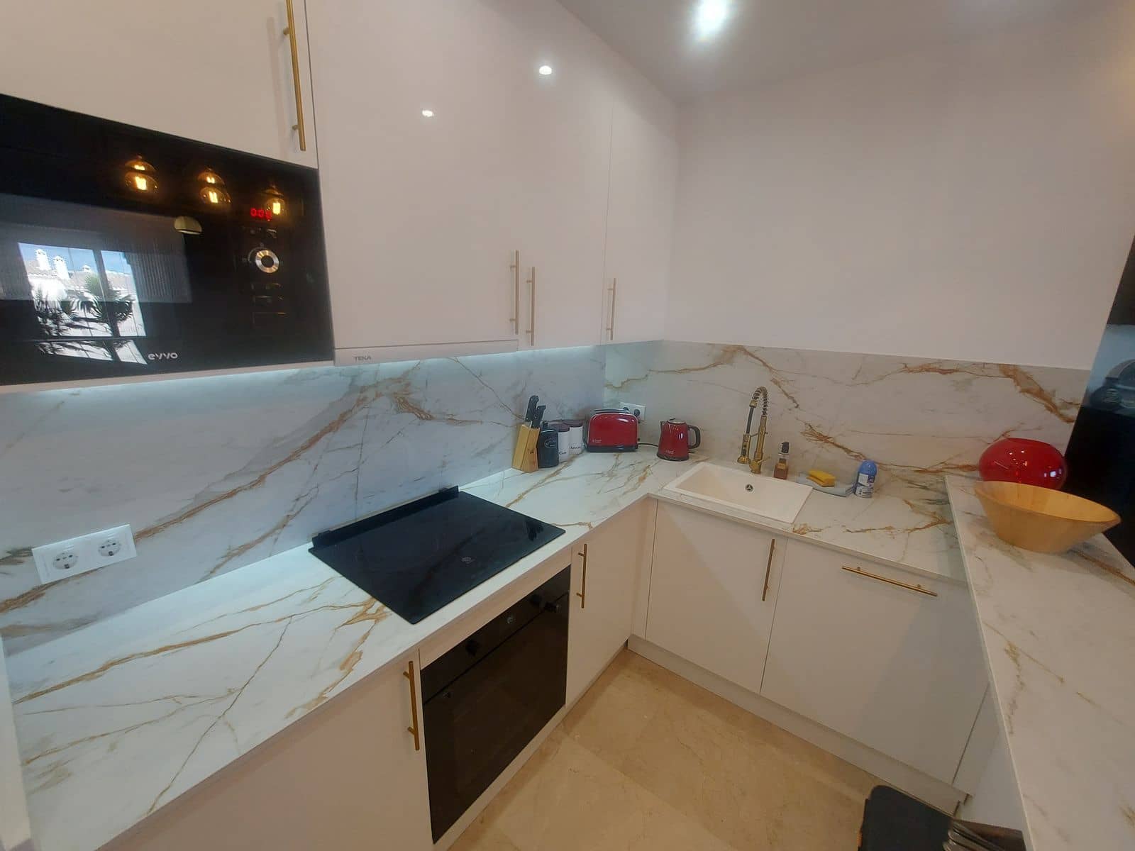 3 sypialnia Apartament na sprzedaż w La Duquesa / Puerto de la Duquesa z basenem garażem - 299 000 € (Ref: 9812592)
