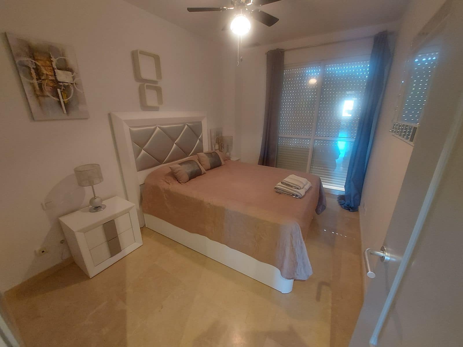 3 sypialnia Apartament na sprzedaż w La Duquesa / Puerto de la Duquesa z basenem garażem - 299 000 € (Ref: 9812592)
