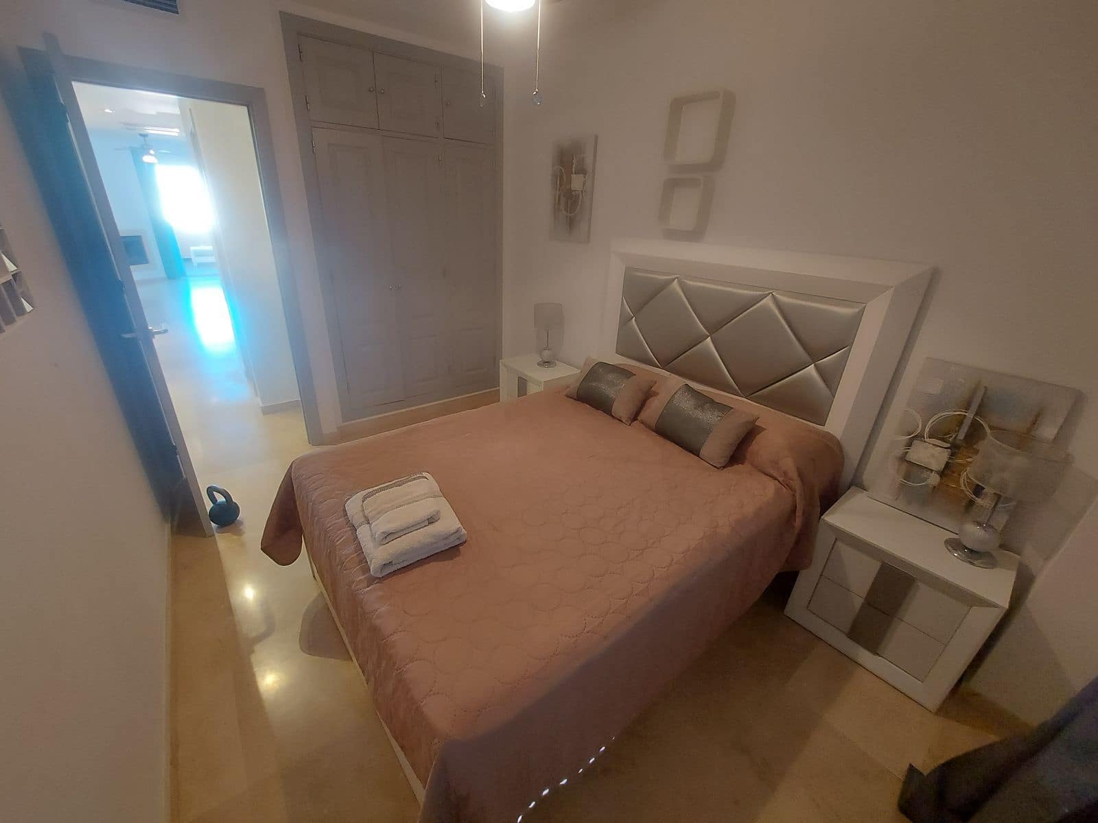 3 sypialnia Apartament na sprzedaż w La Duquesa / Puerto de la Duquesa z basenem garażem - 299 000 € (Ref: 9812592)