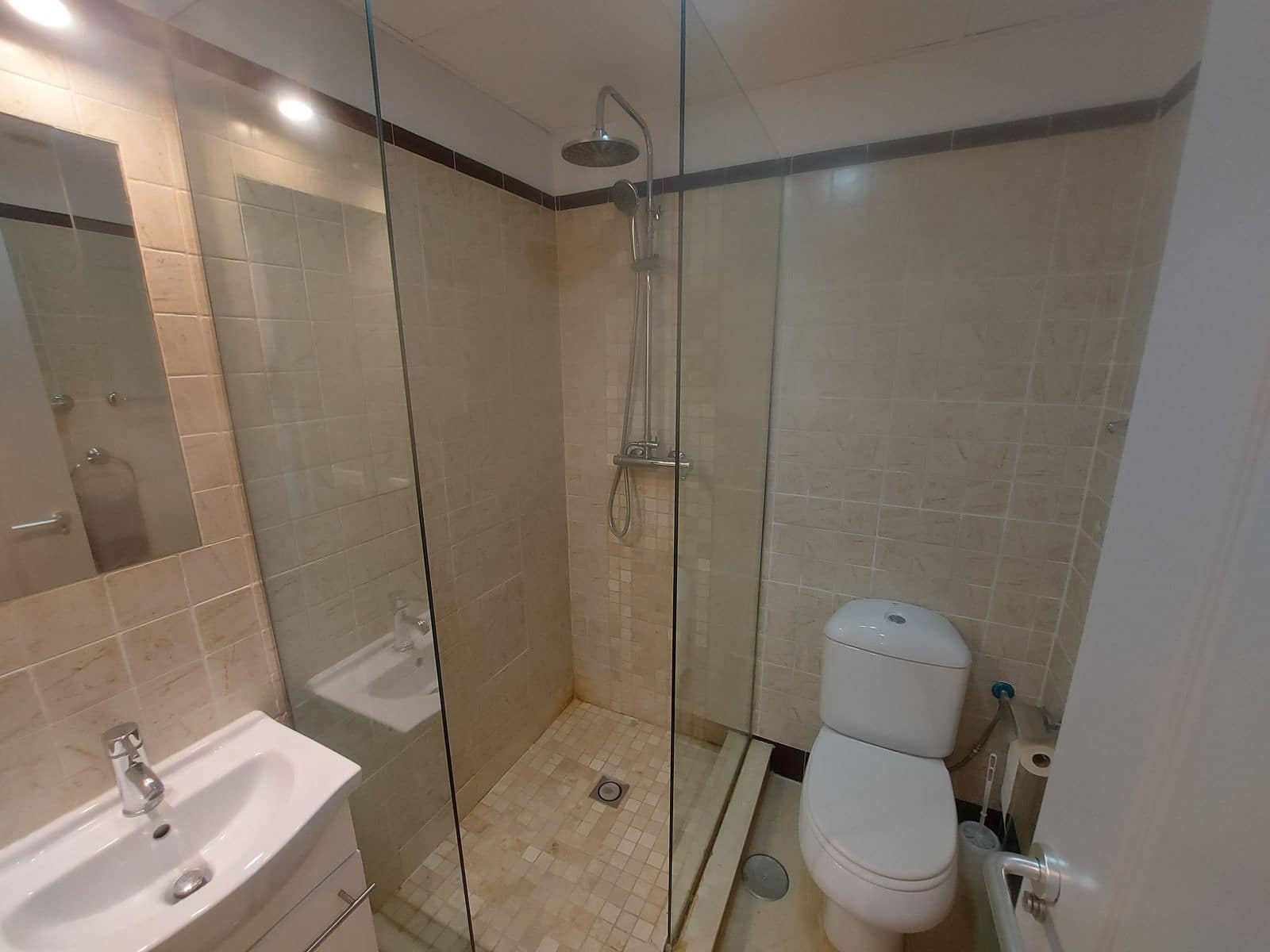 3 sypialnia Apartament na sprzedaż w La Duquesa / Puerto de la Duquesa z basenem garażem - 299 000 € (Ref: 9812592)