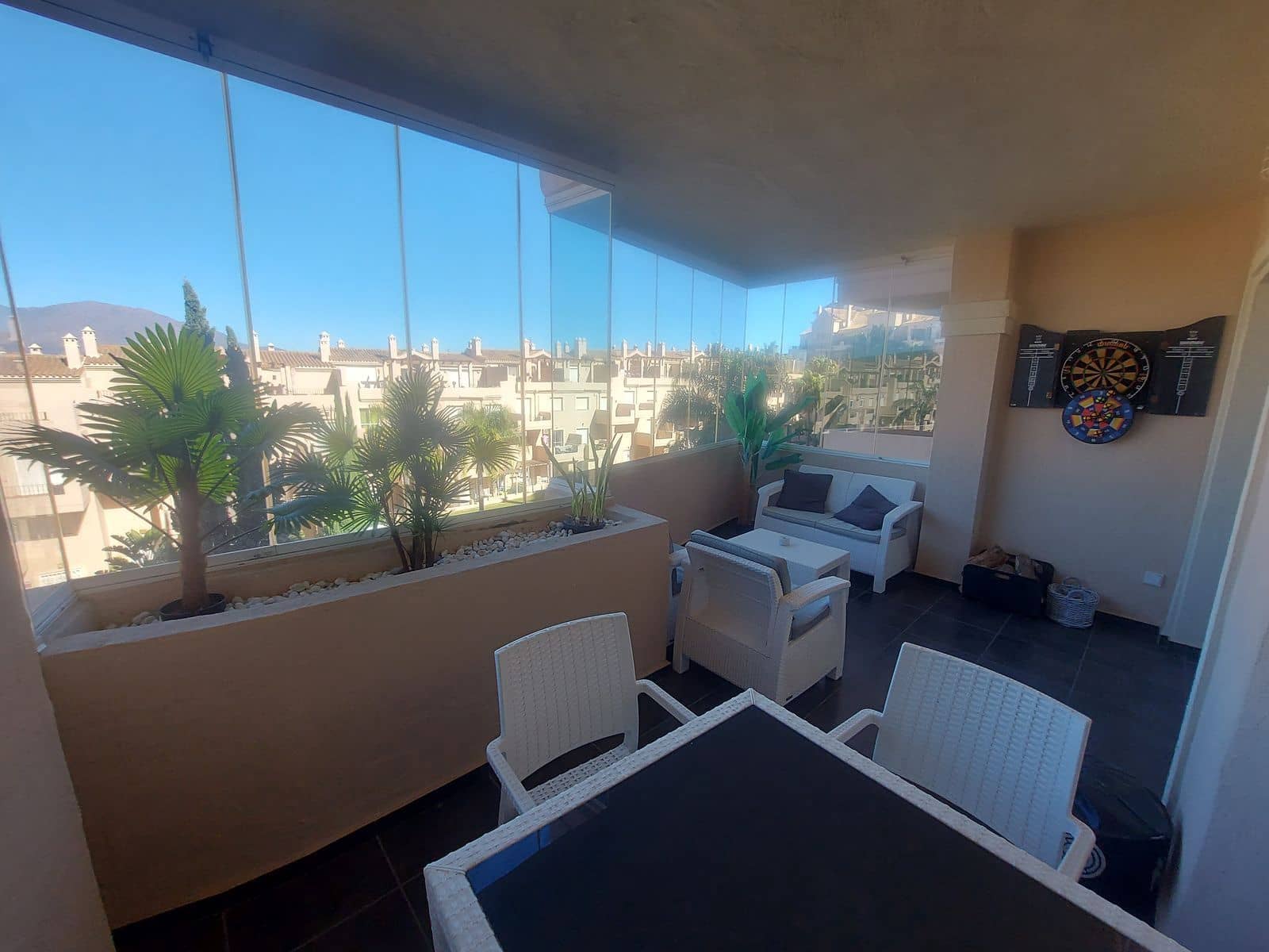 3 sypialnia Apartament na sprzedaż w La Duquesa / Puerto de la Duquesa z basenem garażem - 299 000 € (Ref: 9812592)