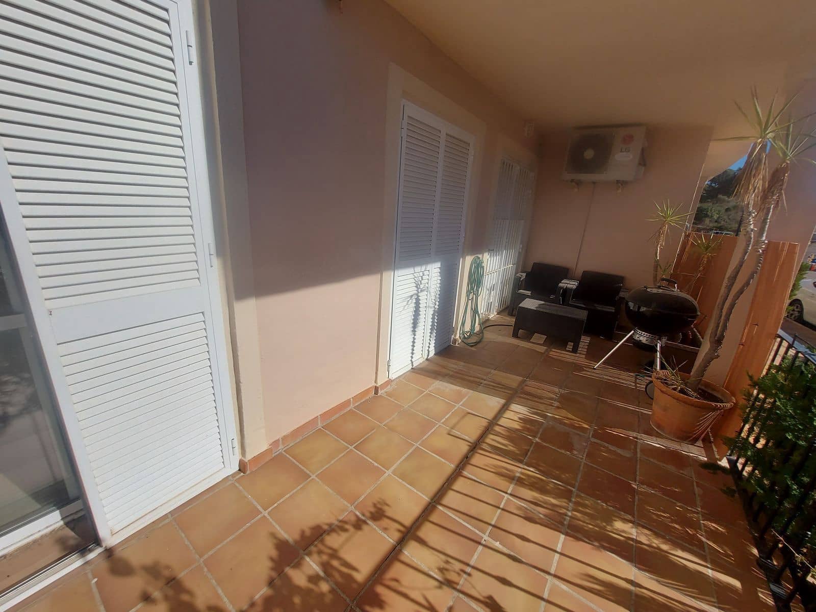 3 sypialnia Apartament na sprzedaż w La Duquesa / Puerto de la Duquesa z basenem garażem - 299 000 € (Ref: 9812592)