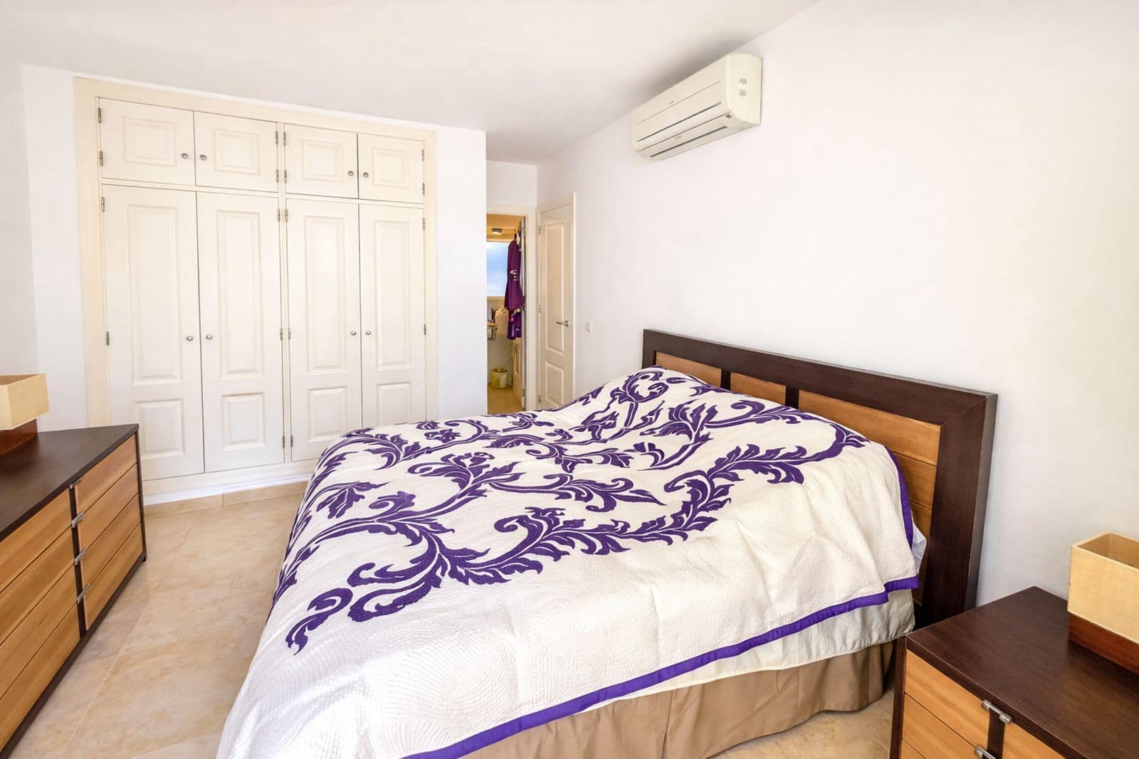 3 sypialnia Penthouse na sprzedaż w La Duquesa / Puerto de la Duquesa z basenem - 325 000 € (Ref: 9812597)