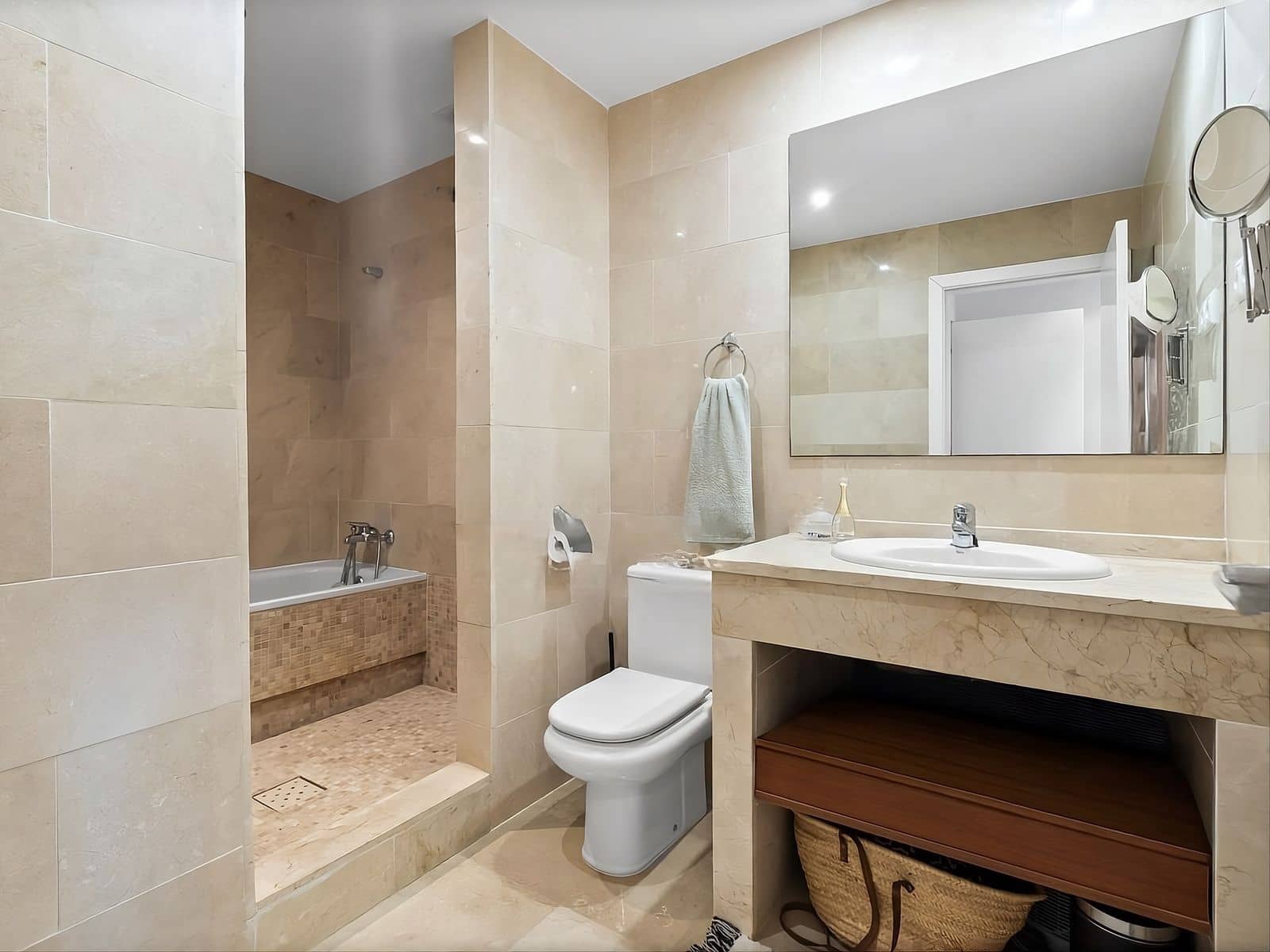 2 sypialnia Apartament na sprzedaż w Manilva z basenem - 358 000 € (Ref: 9813451)