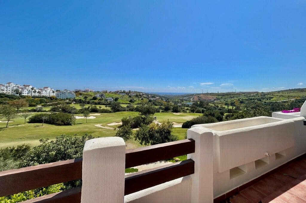2 sovrum Lägenhet till salu i Estepona med pool - 299 000 € (Ref: 9813479)