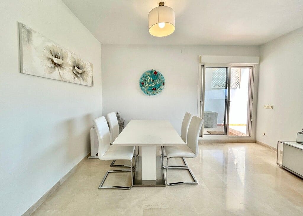 2 sovrum Lägenhet till salu i Estepona med pool - 299 000 € (Ref: 9813479)