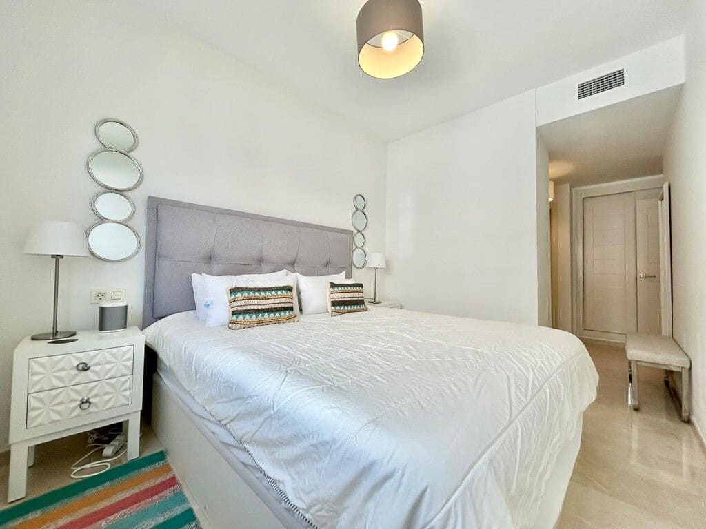 2 sovrum Lägenhet till salu i Estepona med pool - 299 000 € (Ref: 9813479)