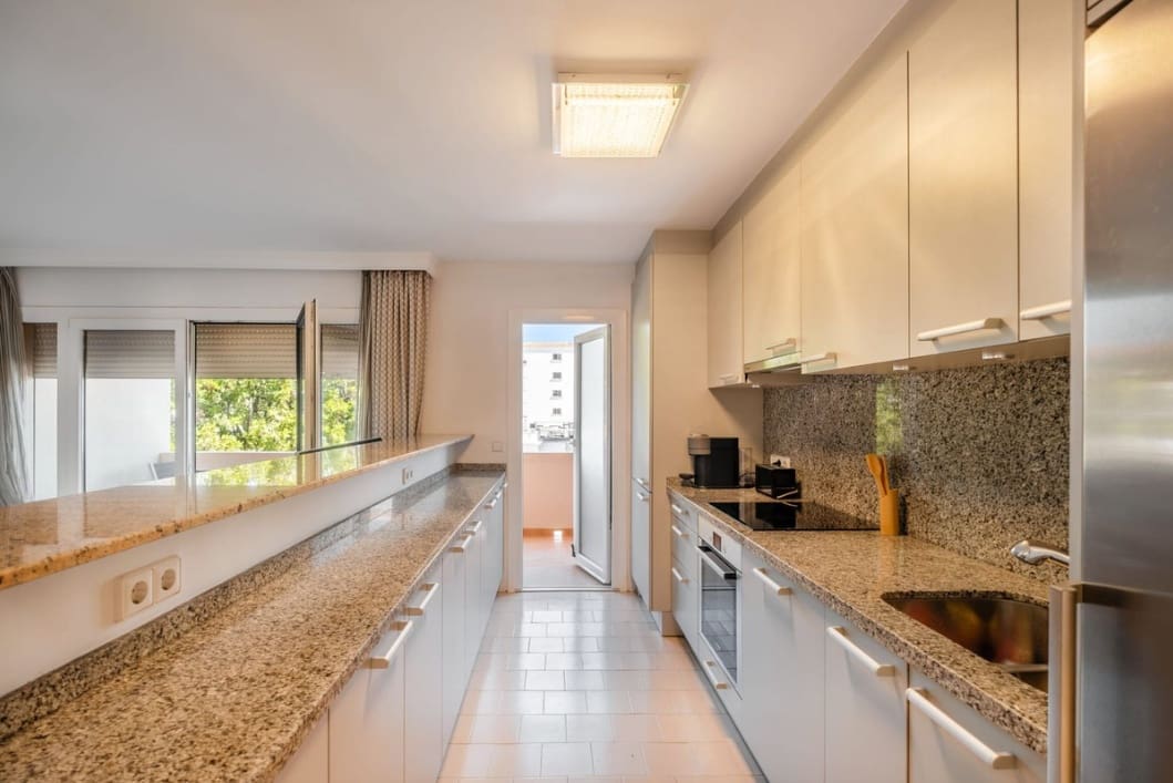 2 makuuhuone Huoneisto myytävänä paikassa Nueva Andalucia mukana uima-altaan - 497 500 € (Ref: 9813495)