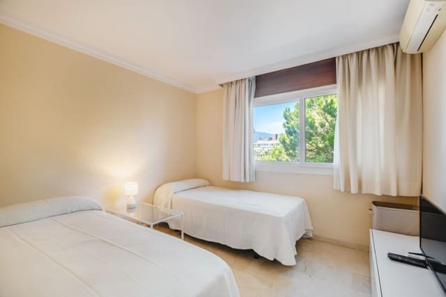 2 makuuhuone Huoneisto myytävänä paikassa Nueva Andalucia, Marbella mukana uima-altaan - 497 500 € (Ref: 9813495)