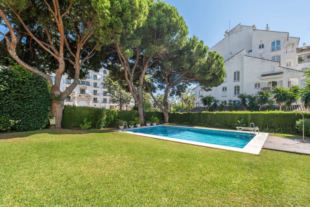 2 makuuhuone Huoneisto myytävänä paikassa Nueva Andalucia mukana uima-altaan - 497 500 € (Ref: 9813495)