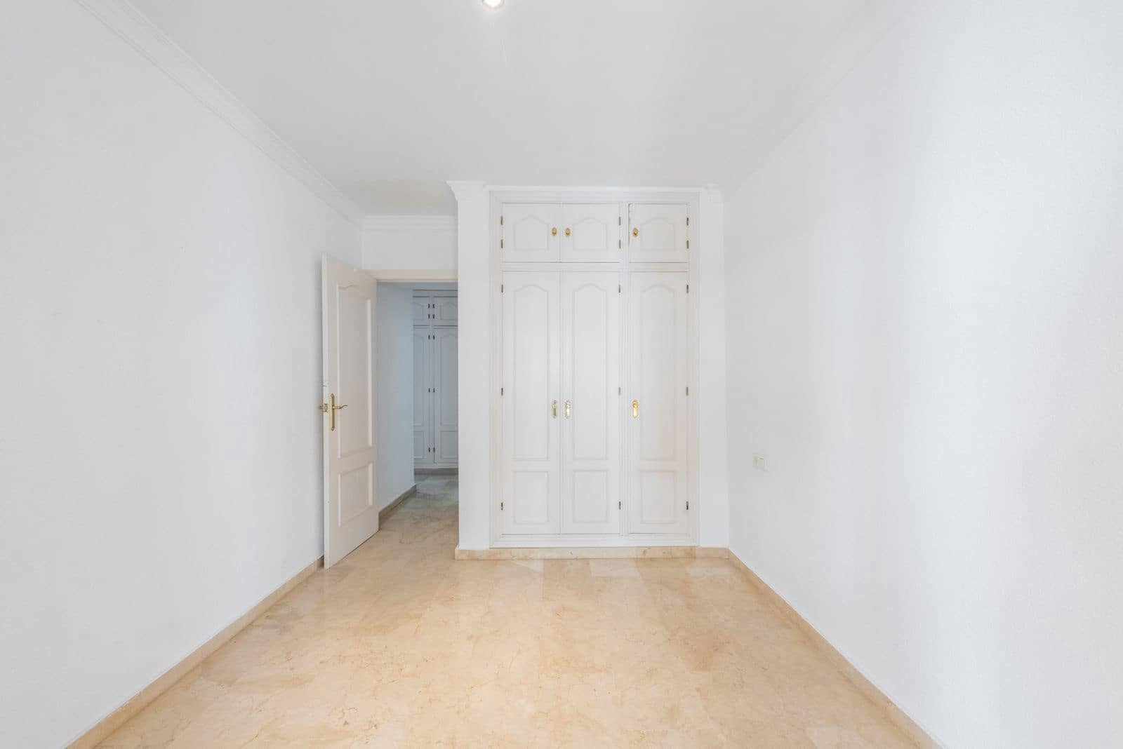 2 quarto Apartamento para venda em Estepona - 325 000 € (Ref: 9813507)