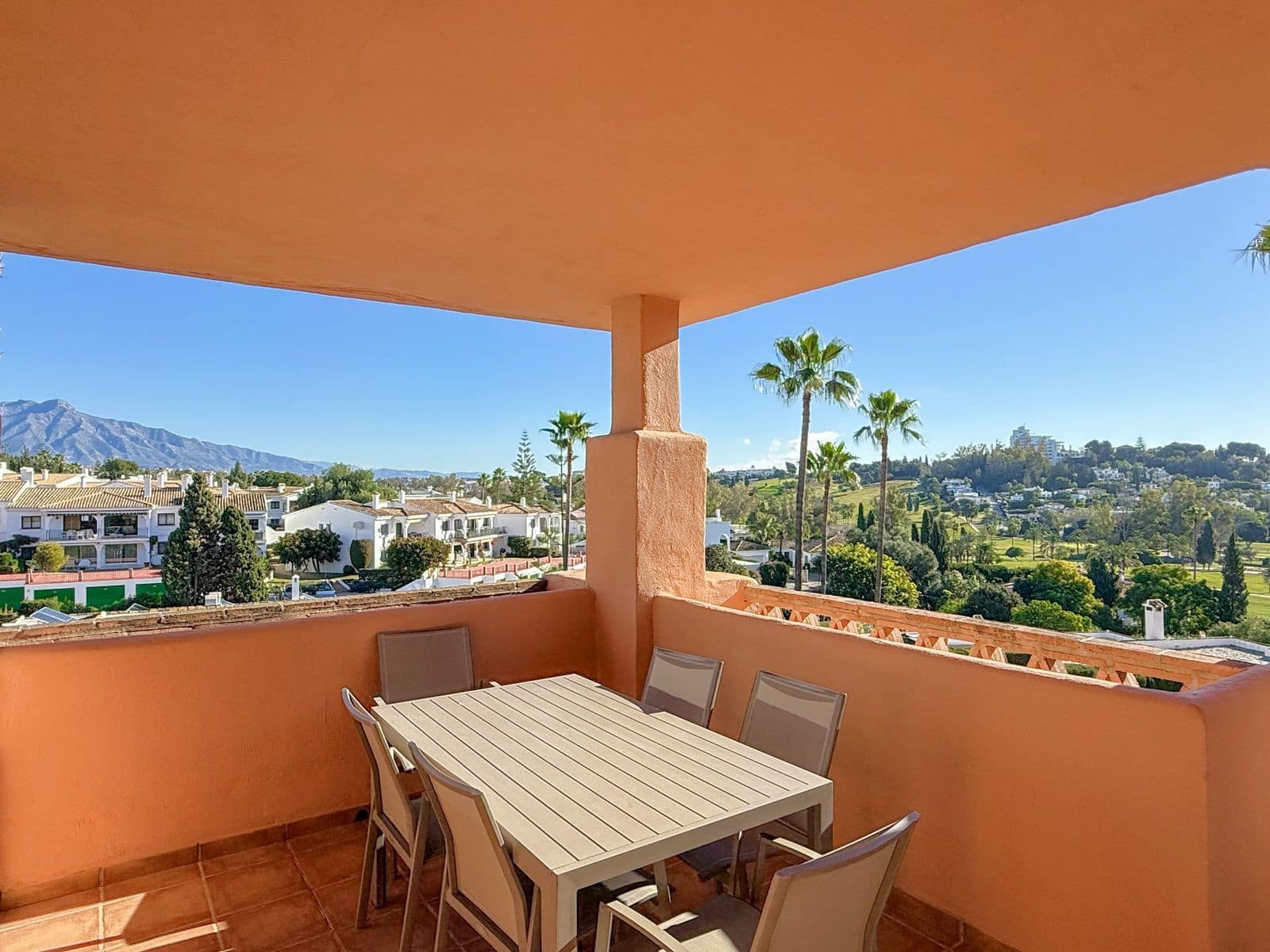 Ático de 3 habitaciones en Benahavís en venta con piscina - 400.000 € (Ref: 9813509)